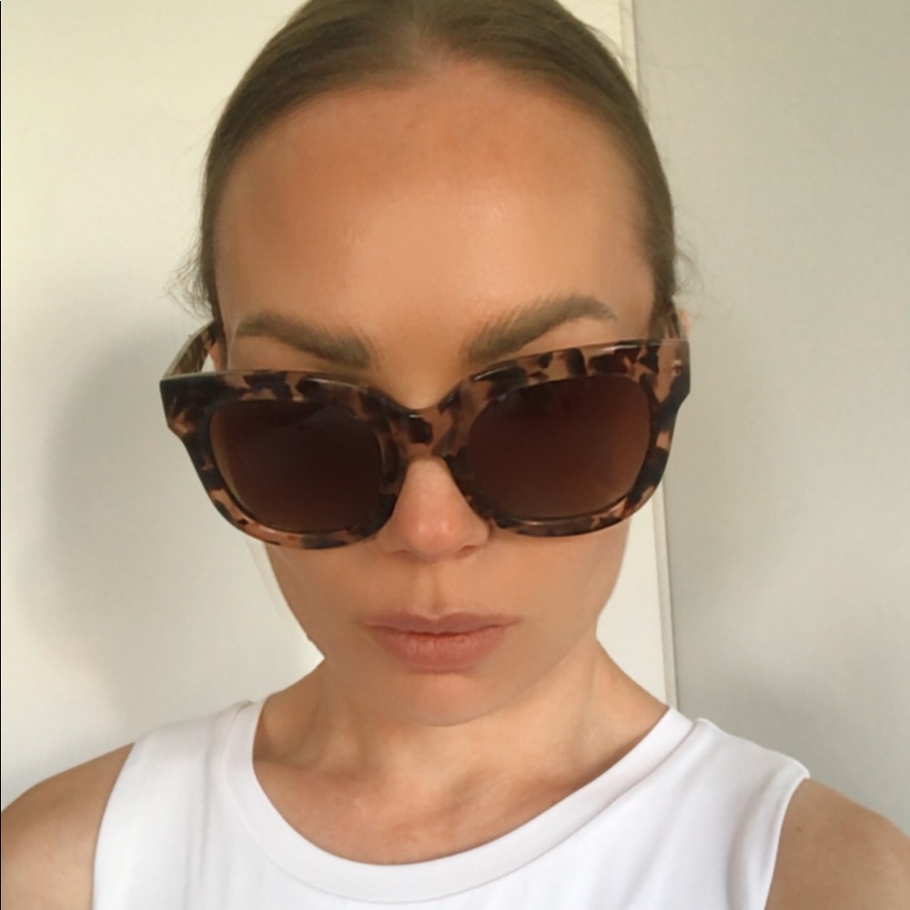 Chic sunglasses from Bailey Nelson with box